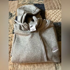 Nike Men’s Club Fleece Pullover Hoodie. Size XL Color Gray NWOT